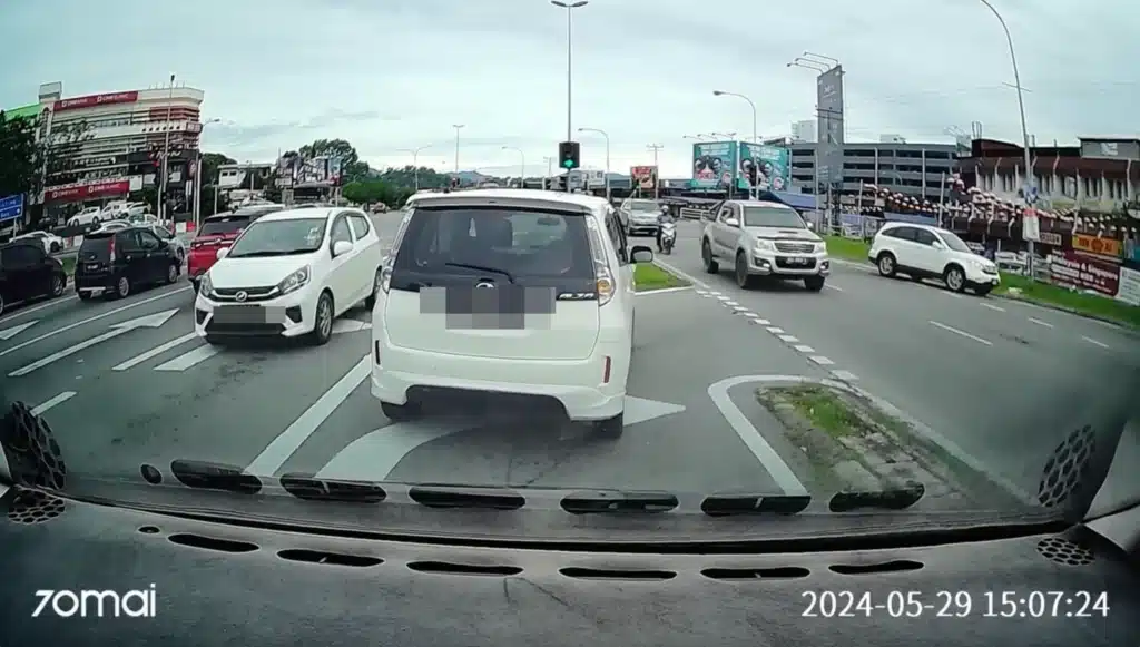 Aksi Perodua Axia Lawan Arah Trafik Di Sabah Tarik Perhatian Ramai